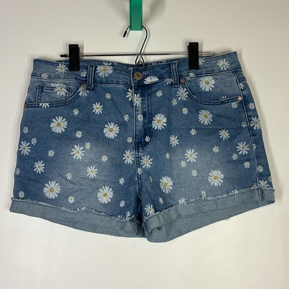 Flying Angel daisy floral denim shorts size 15/32